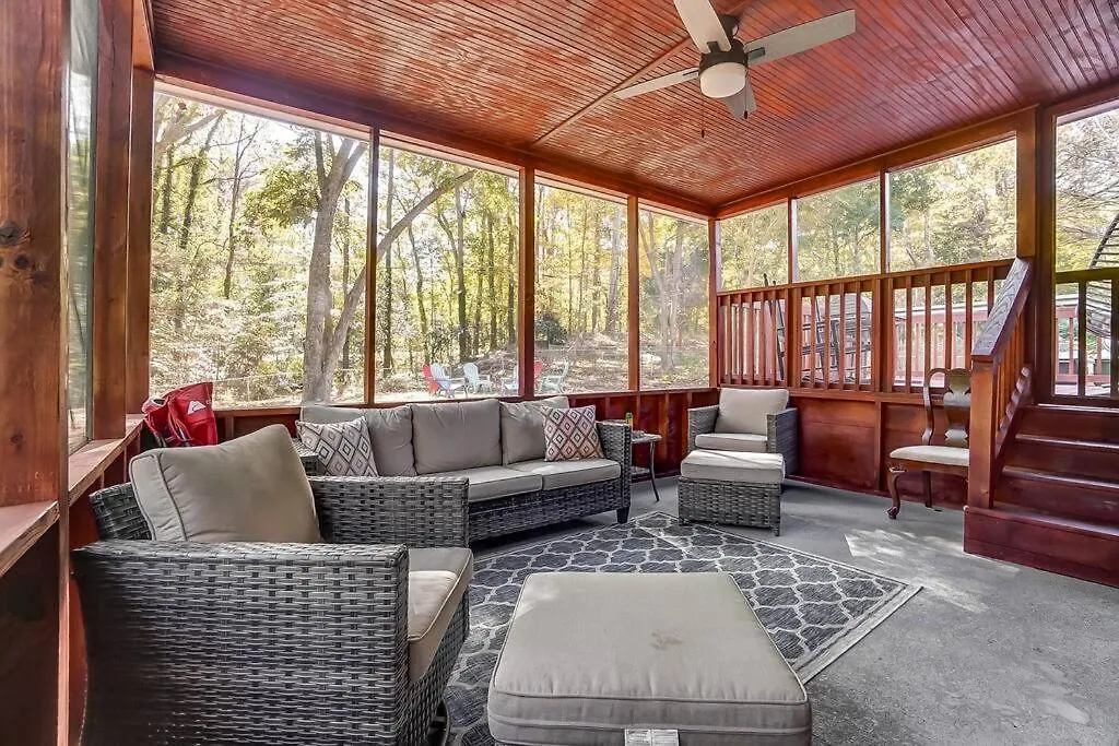 Charlotte Charm Haven With Outdoor Tv别墅