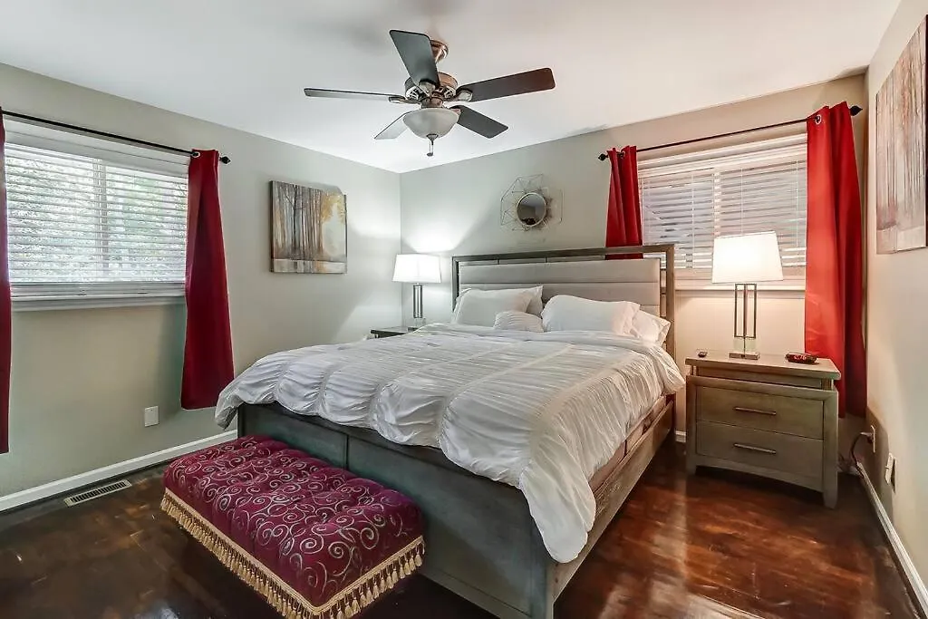 度假居 Charlotte Charm Haven With Outdoor Tv别墅