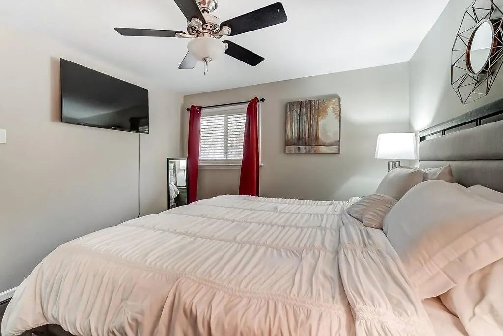 Charlotte Charm Haven With Outdoor Tv Villa