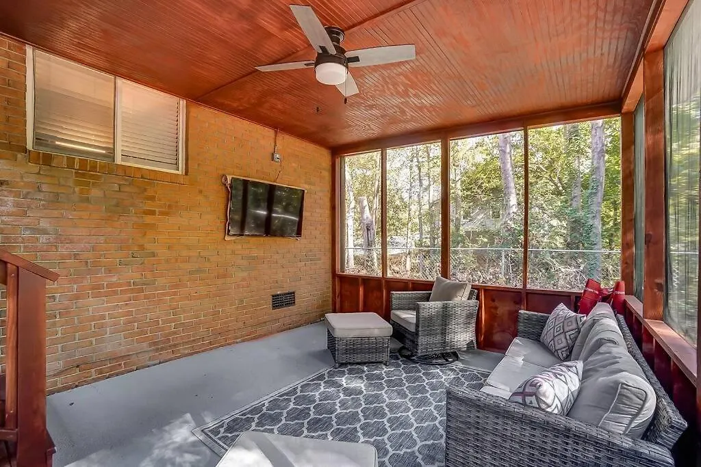 Charlotte Charm Haven With Outdoor Tv Villa Holiday home